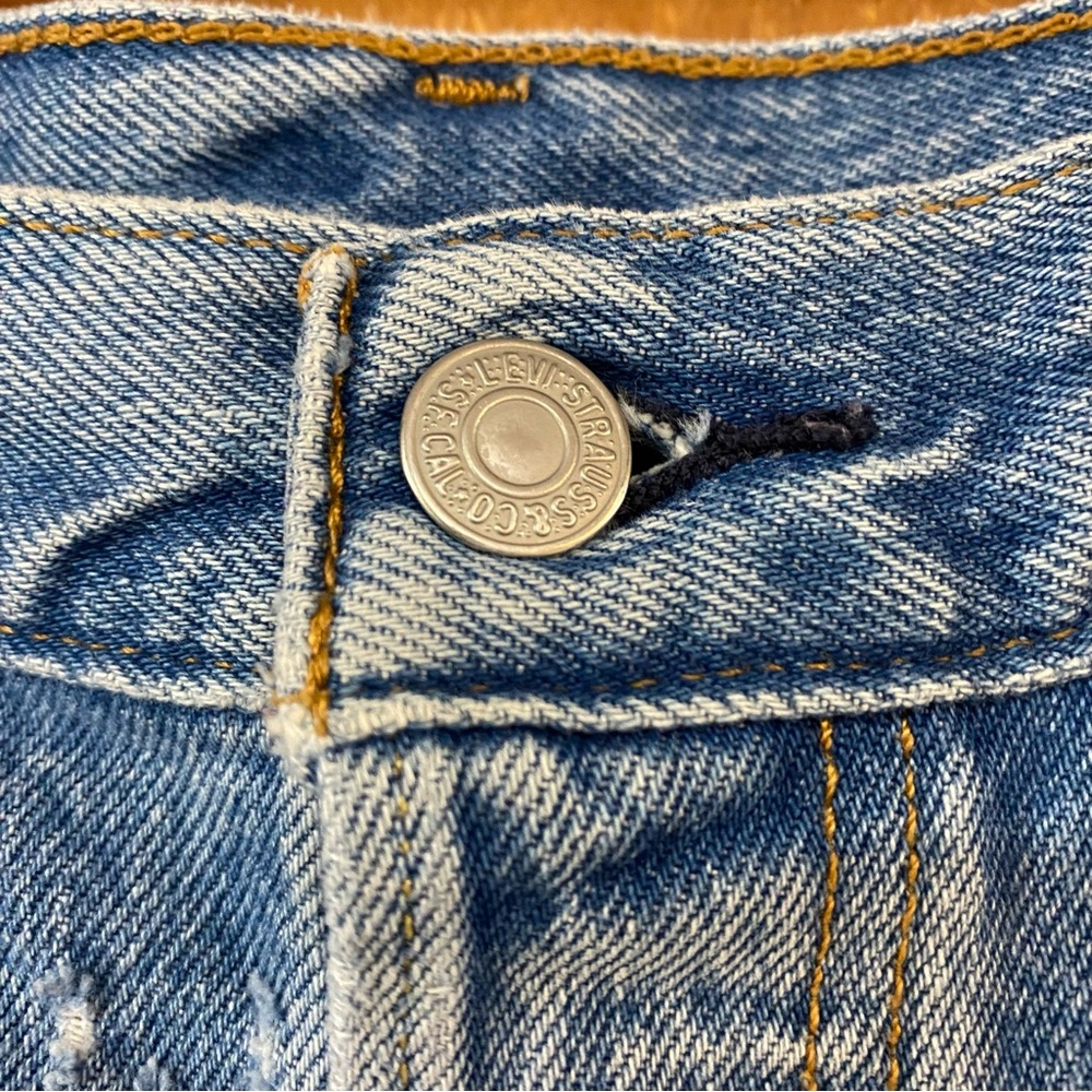 LEVIS 501 Jeans Shorts Sz 32 Distressed - Picture 3 of 6